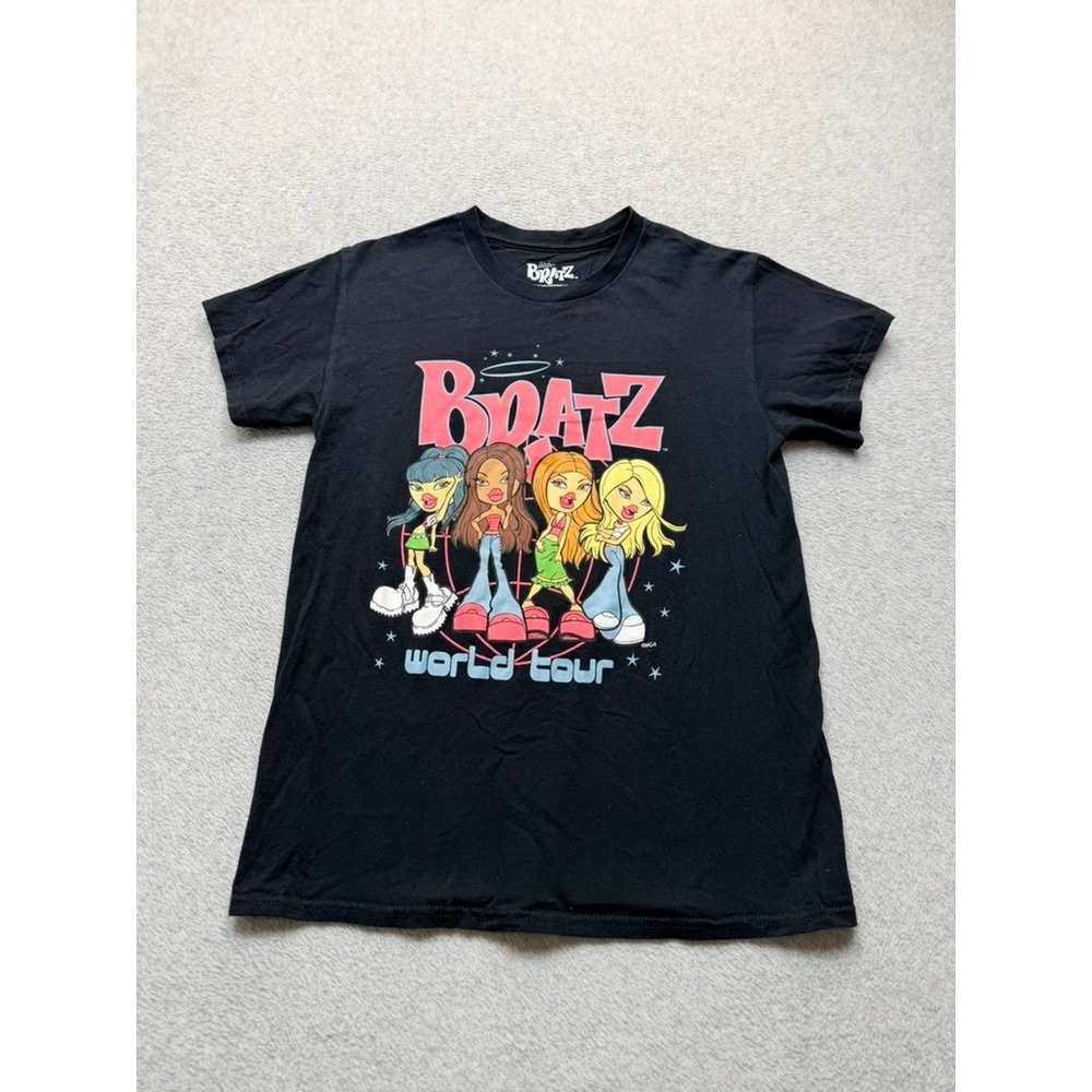 Bratz World Tour Graphic T-Shirt Black Y2K Cloe Jade Sasha Yasmin Small